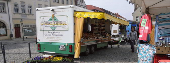 kraeuter-schmiedel_auf_wochenmarkt_eisenberg_tee-kraeuter-gewuerze.jpg